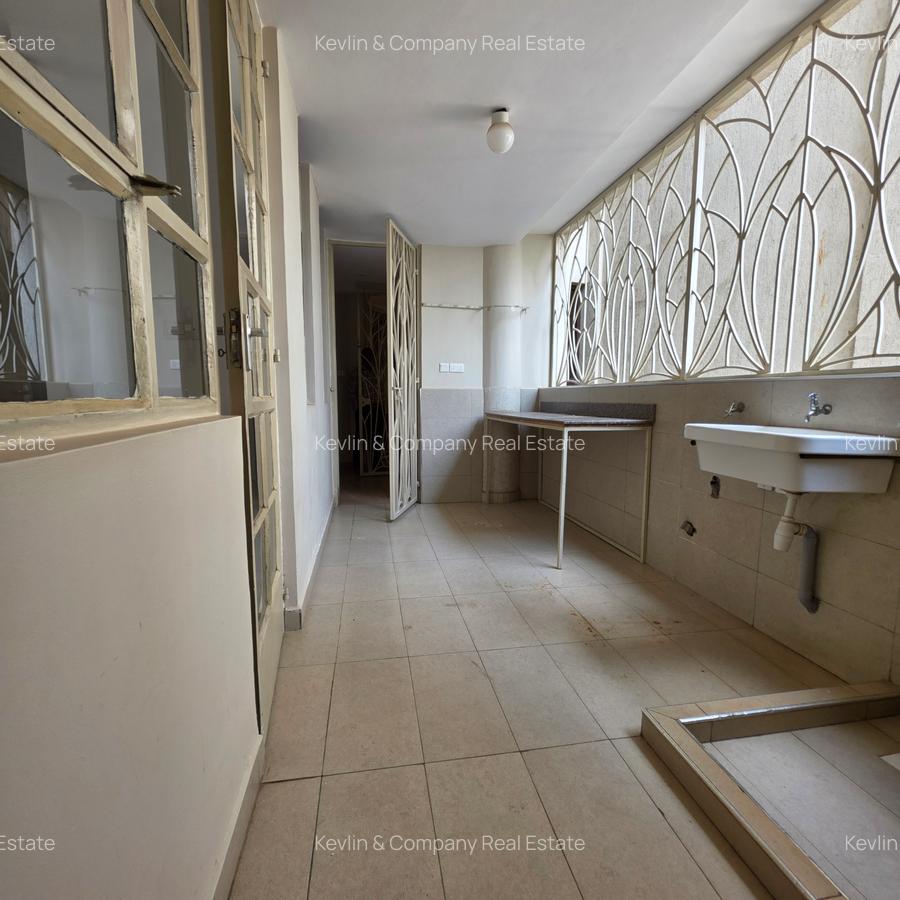 3 Bed Apartment with En Suite in Riverside - 2