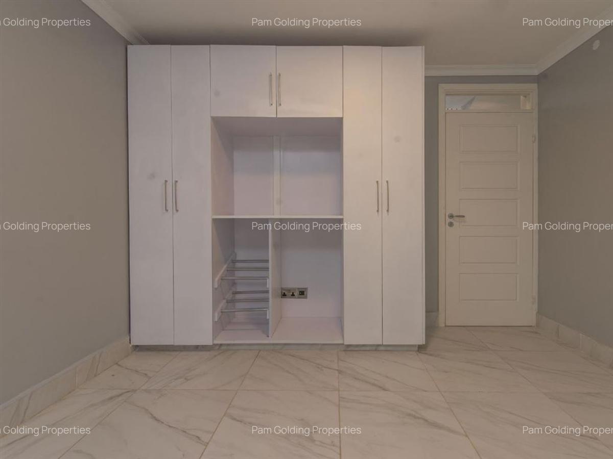 5 Bed Townhouse with En Suite in Syokimau - 13