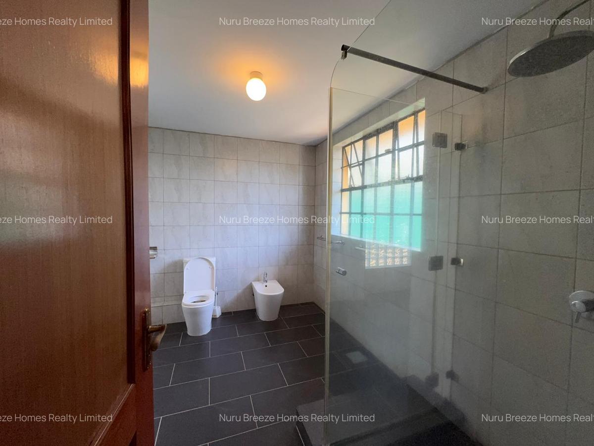 4 Bed House with En Suite in Runda - 18