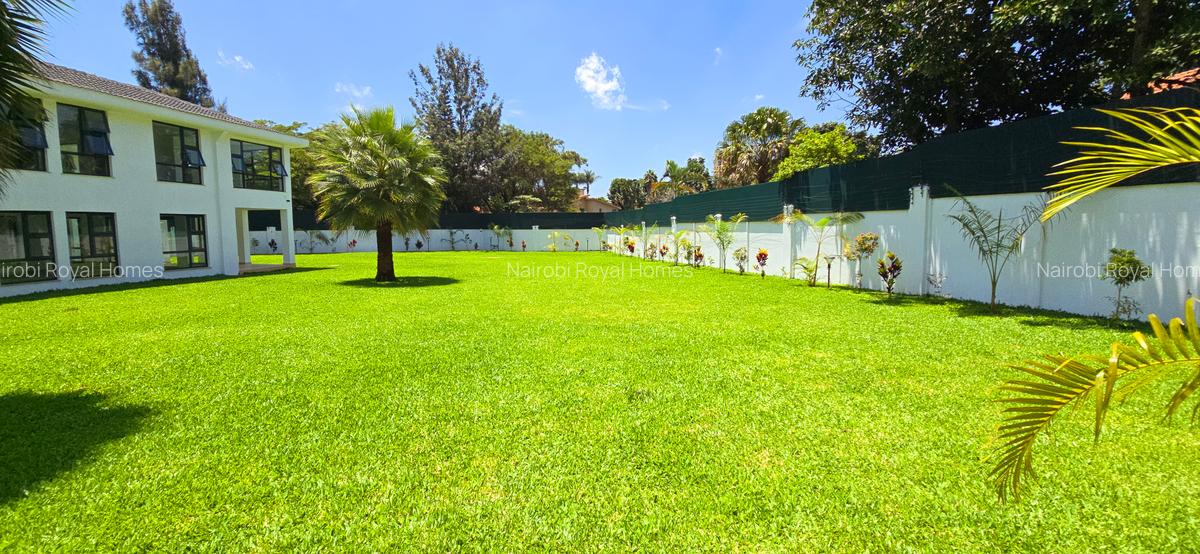 10 Bed House with En Suite at Runda Road - 11