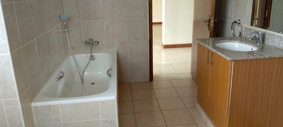 4 Bed Townhouse with En Suite in Runda - 5