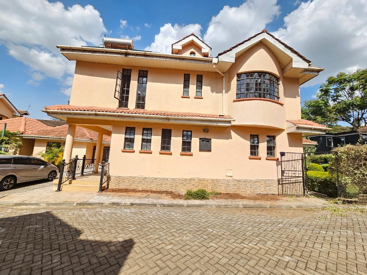 5 Bed House with En Suite in Lavington - 17