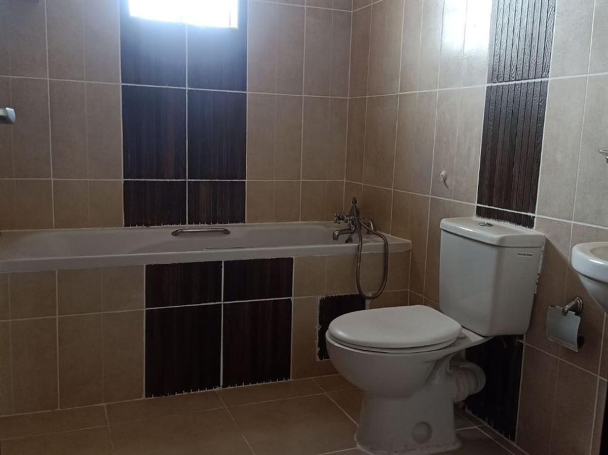 4 Bed House with En Suite at Fourways Junction Estate - 13