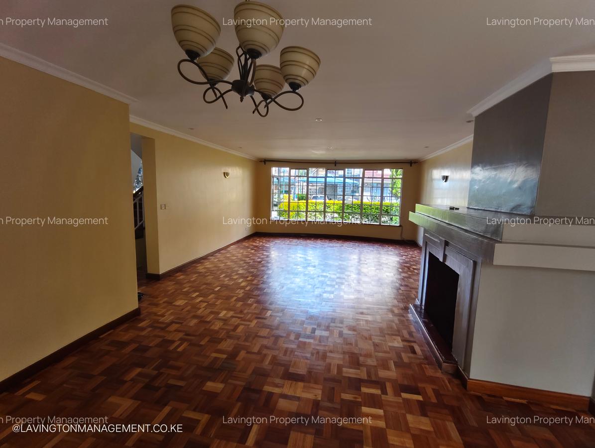 5 Bed Townhouse with En Suite at Lavington - 3