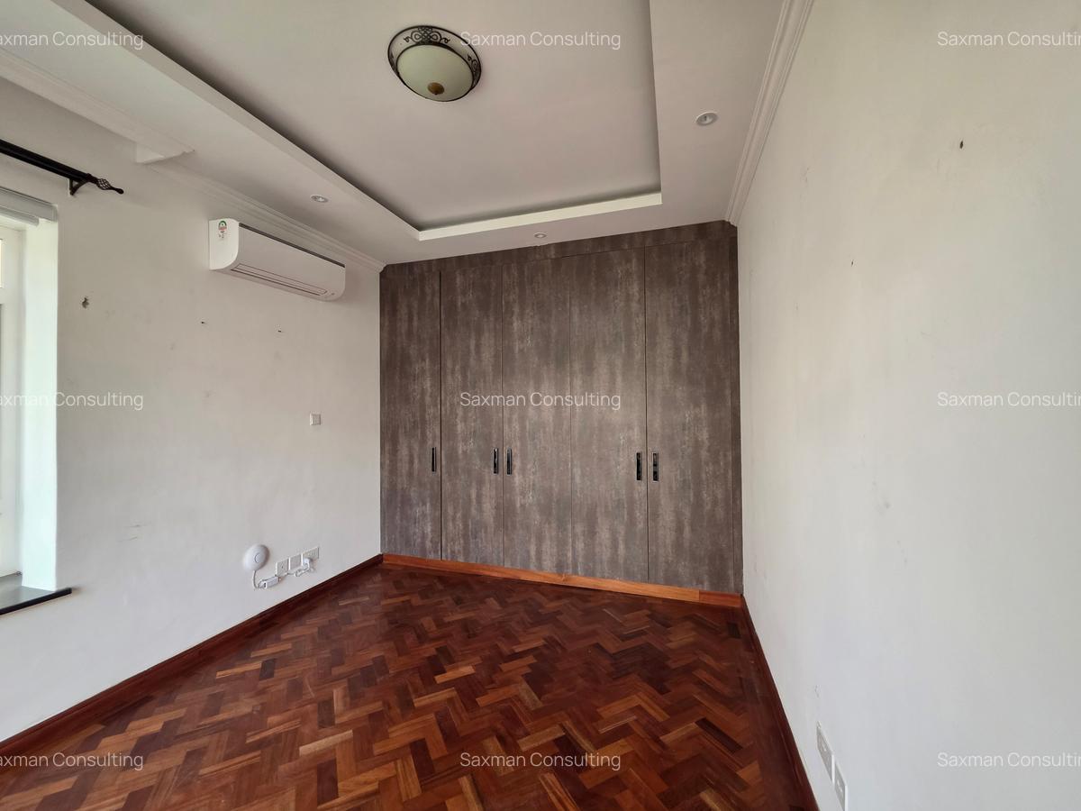 5 Bed Townhouse with En Suite in Lavington - 11