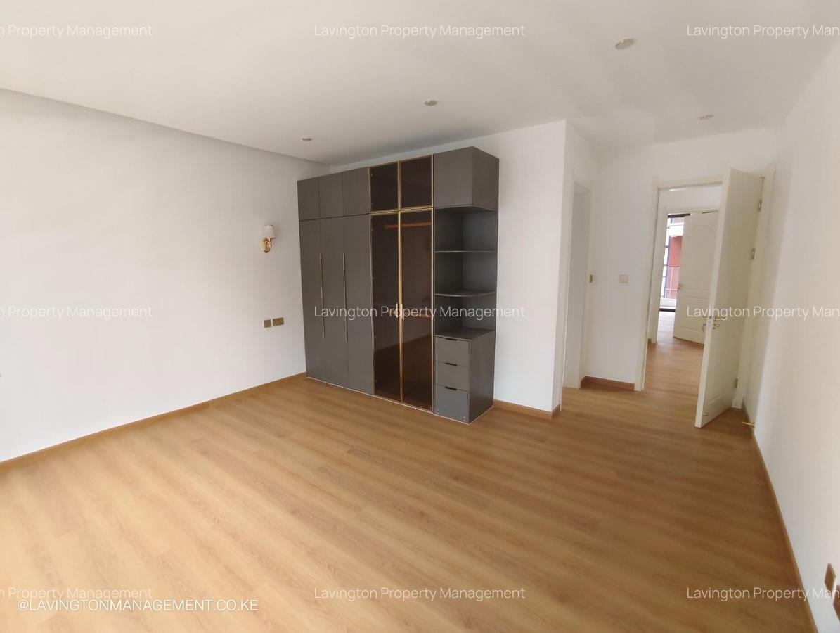 5 Bed Townhouse with En Suite at Lavington Green - 17