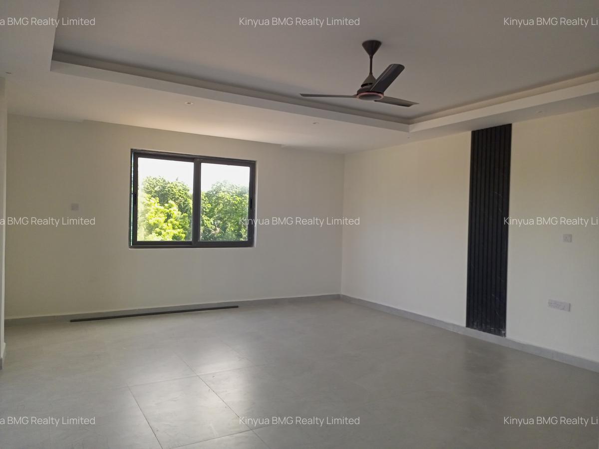 3 Bed Apartment with En Suite at Links Road - 5