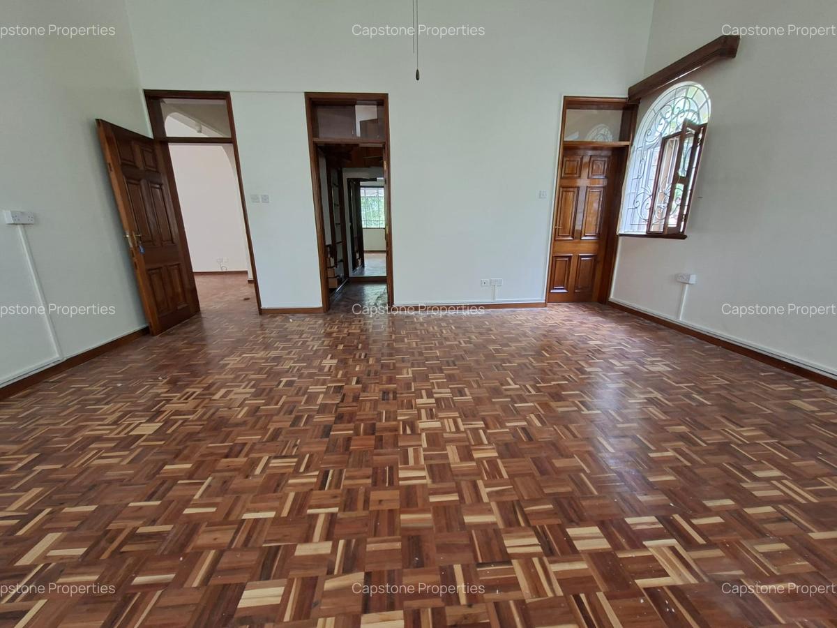 5 Bed House with En Suite in Nyari - 12