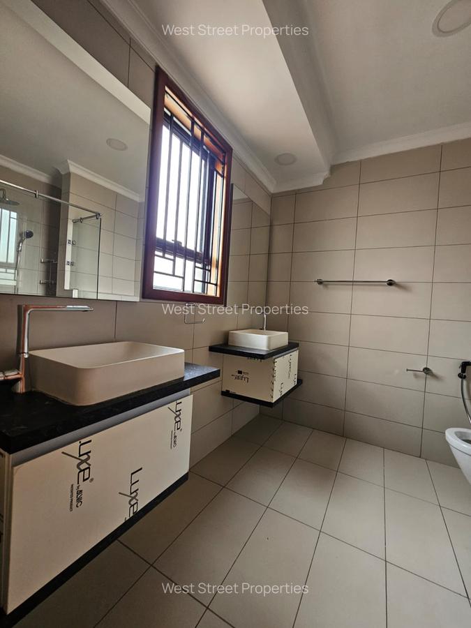 7 Bed Villa with En Suite at Lavington - 15