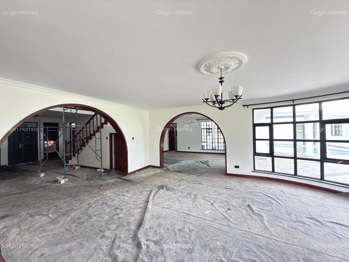 5 Bed House with En Suite at Windsor - 16