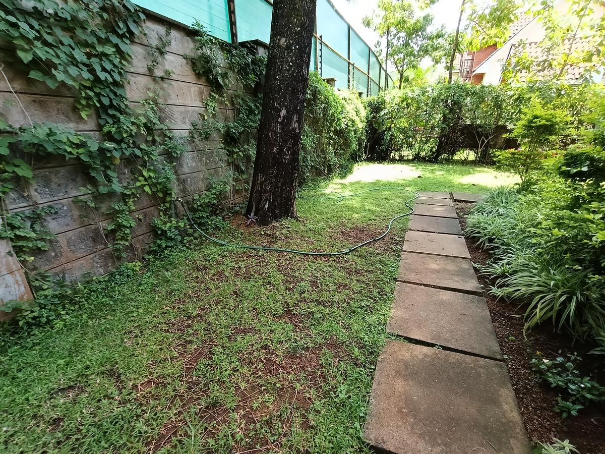 4 Bed Townhouse with En Suite at Lavington - 7