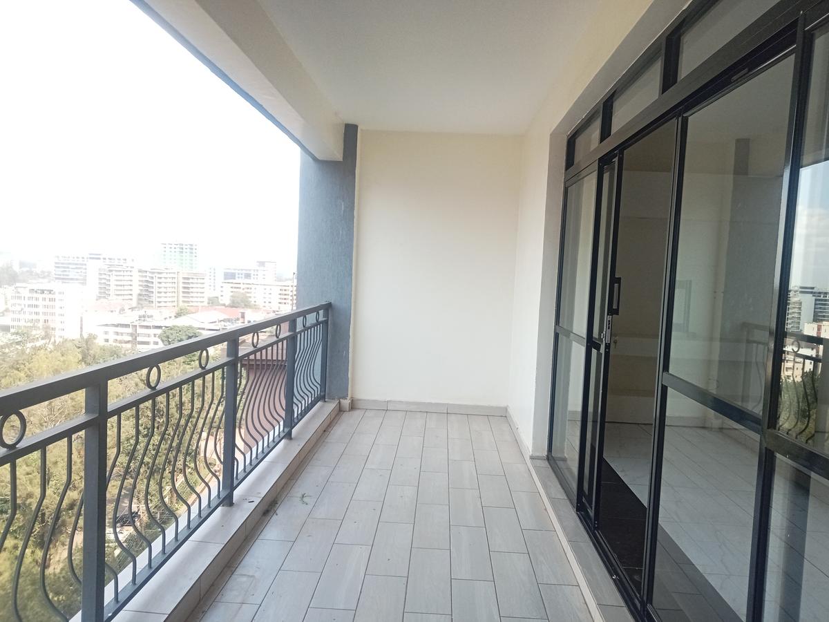 3 Bed Apartment with En Suite at Parklands - 9