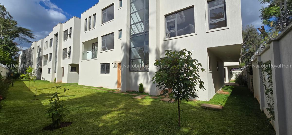 5 Bed Townhouse with En Suite at Lavington Green - 14