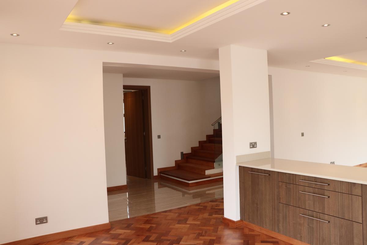 5 Bed Villa with En Suite at Seminary Drive - 9