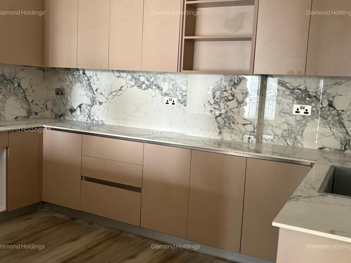 3 Bed Apartment with En Suite in Brookside - 5