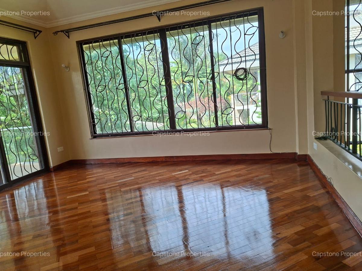 4 Bed Townhouse with En Suite in Ridgeways - 12