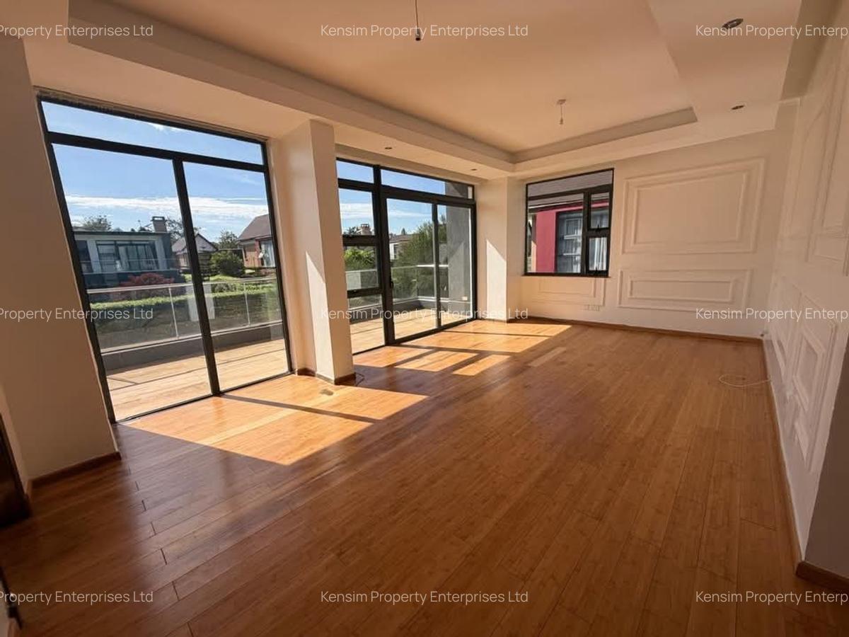 4 Bed Townhouse with En Suite in Ridgeways - 16