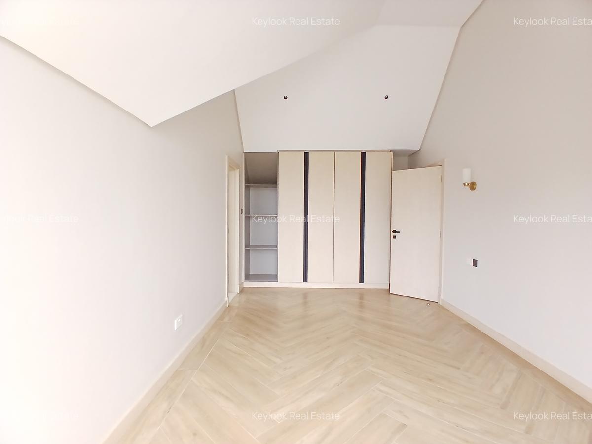 6 Bed Townhouse with En Suite at Lavington - 10