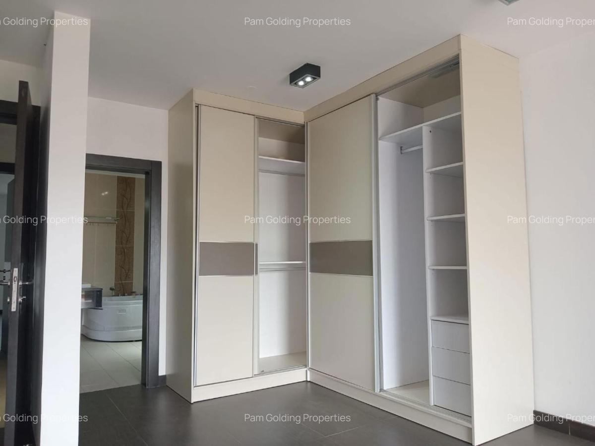 3 Bed Apartment with En Suite in Riverside - 9