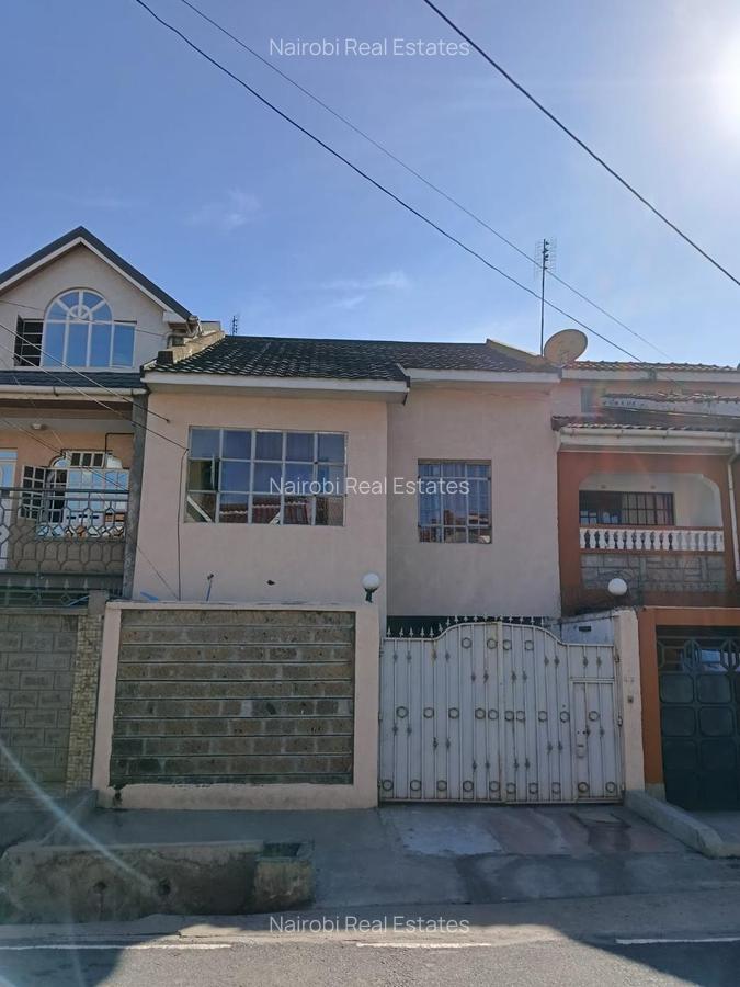 4 Bed House with En Suite in Donholm - 1