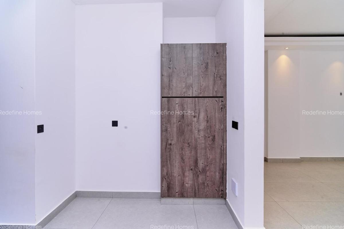 2 Bed Apartment with Gym in Brookside - 11