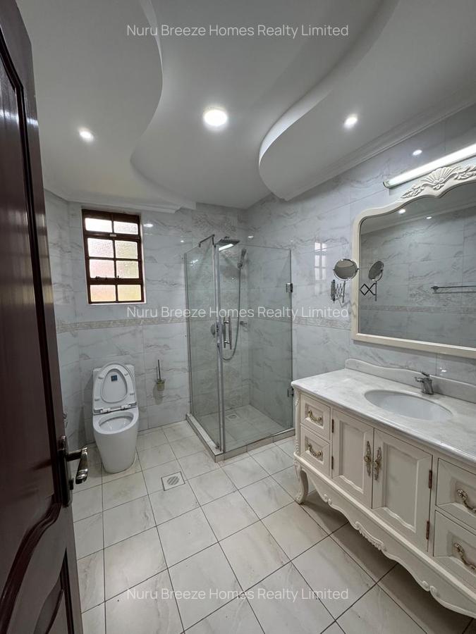 5 Bed House with En Suite in Runda - 11