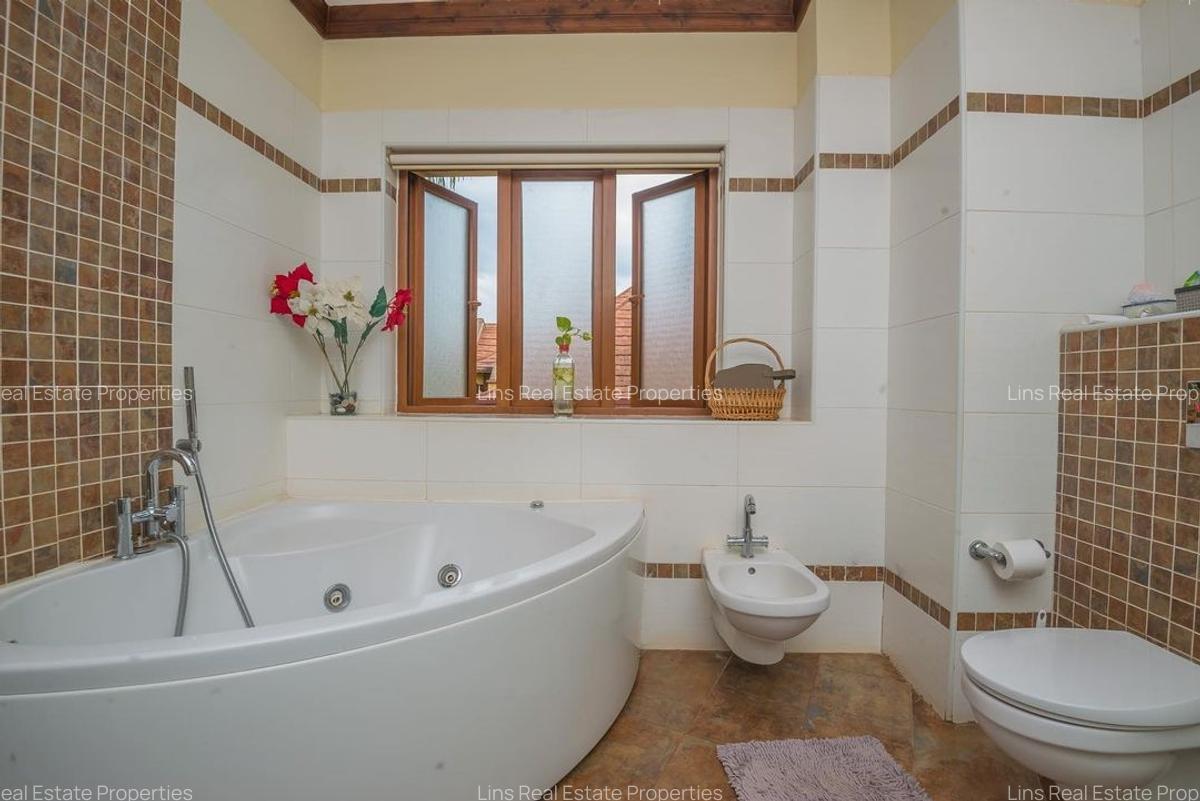 4 Bed Townhouse with En Suite in Kitisuru - 8