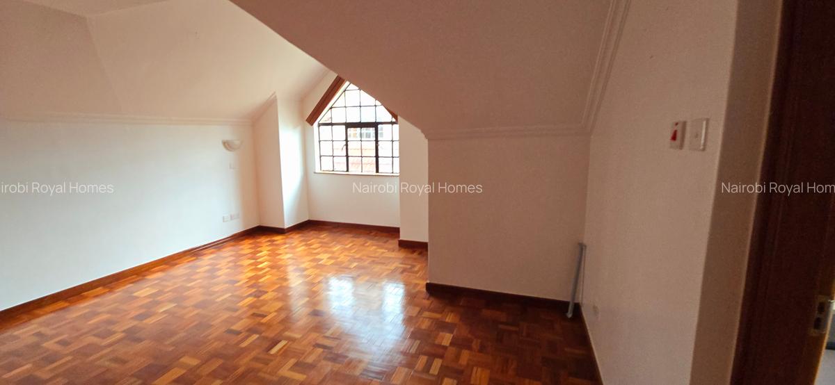 5 Bed Townhouse with En Suite at Lavington Green - 11