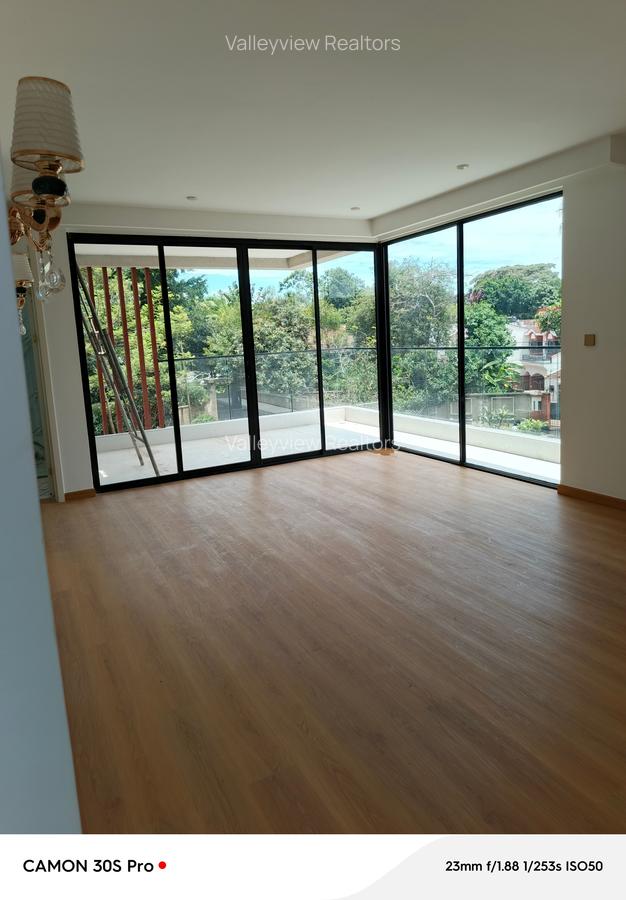 5 Bed Townhouse with En Suite at Lavington - 18