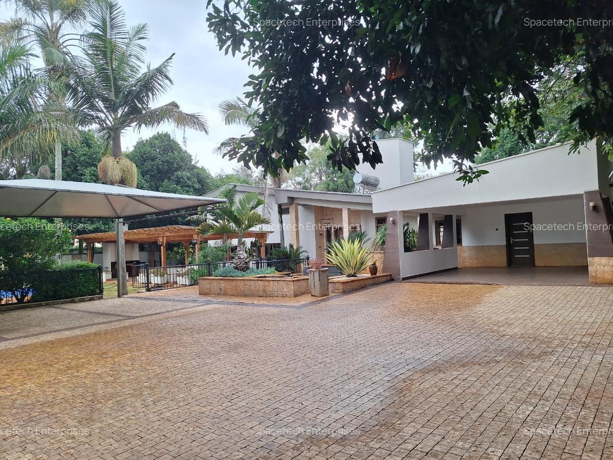 6 Bed House with En Suite in Kyuna - 4