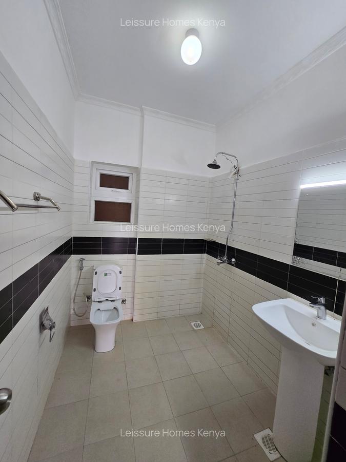 2 Bed Apartment with En Suite at Hatheru Road - 19