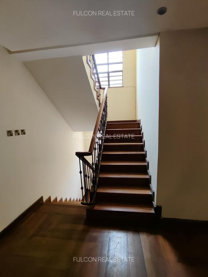 5 Bed Villa with En Suite in Lavington - 7