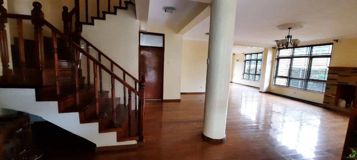 5 Bed Townhouse with En Suite at Lavington - 16
