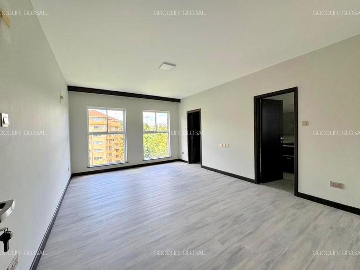 3 Bed Apartment with En Suite at Riverside - 6