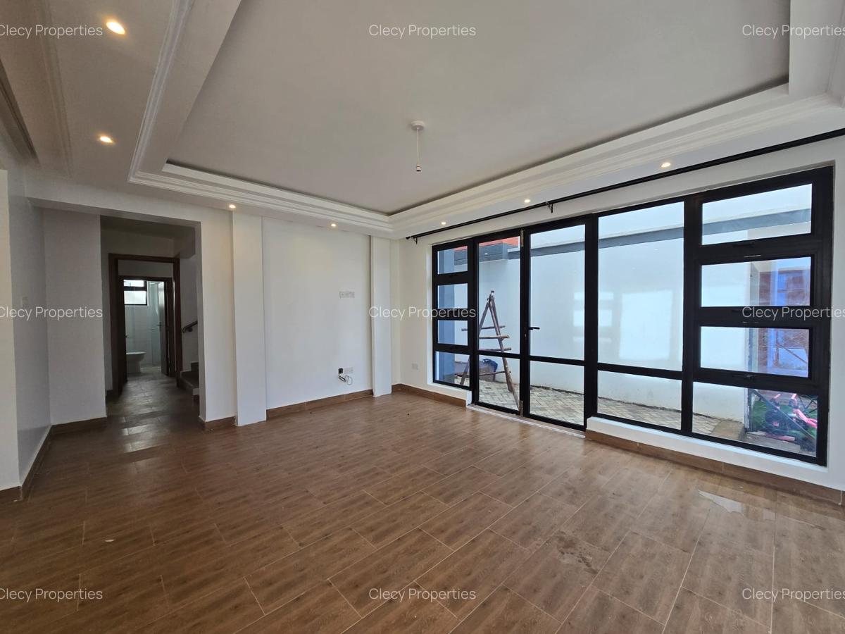 4 Bed House with En Suite at Bypass - 3