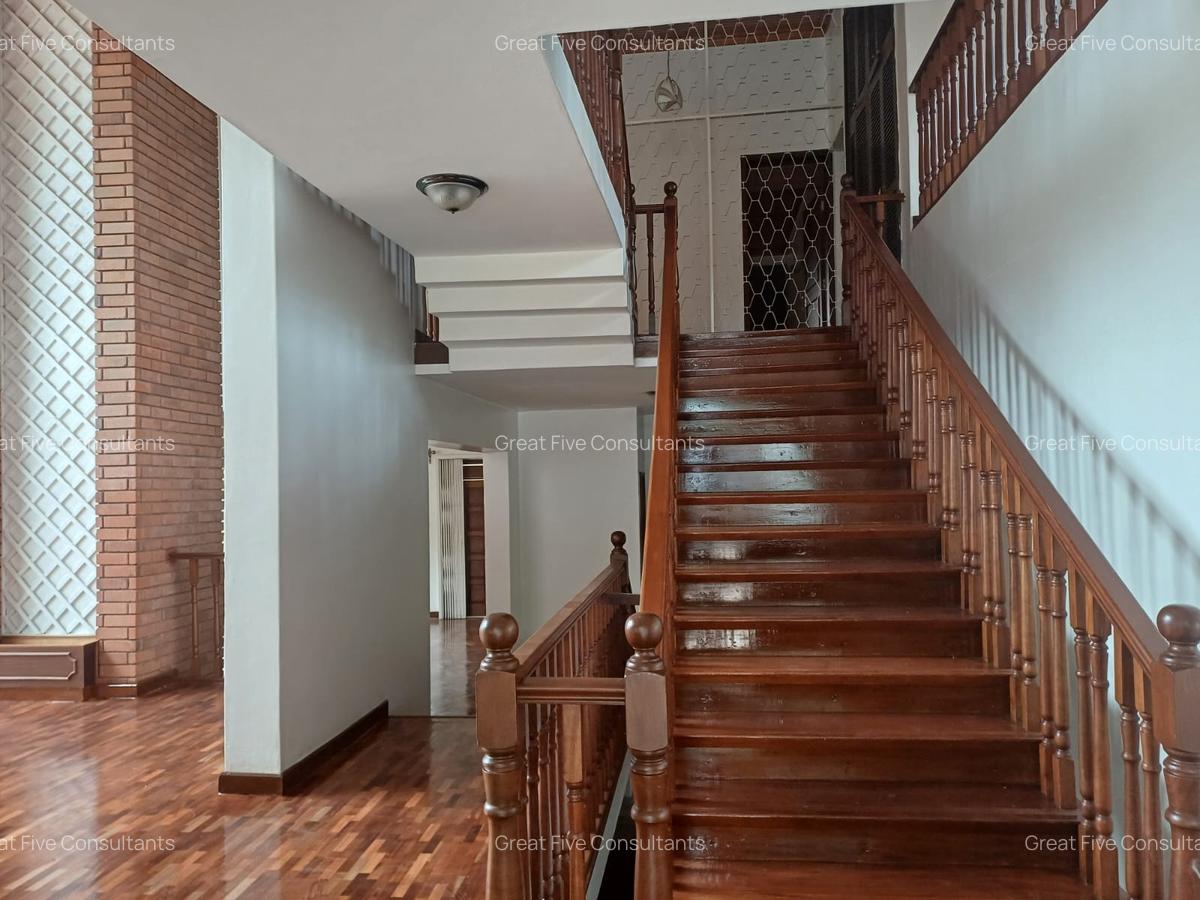 5 Bed Villa with En Suite in Runda - 13