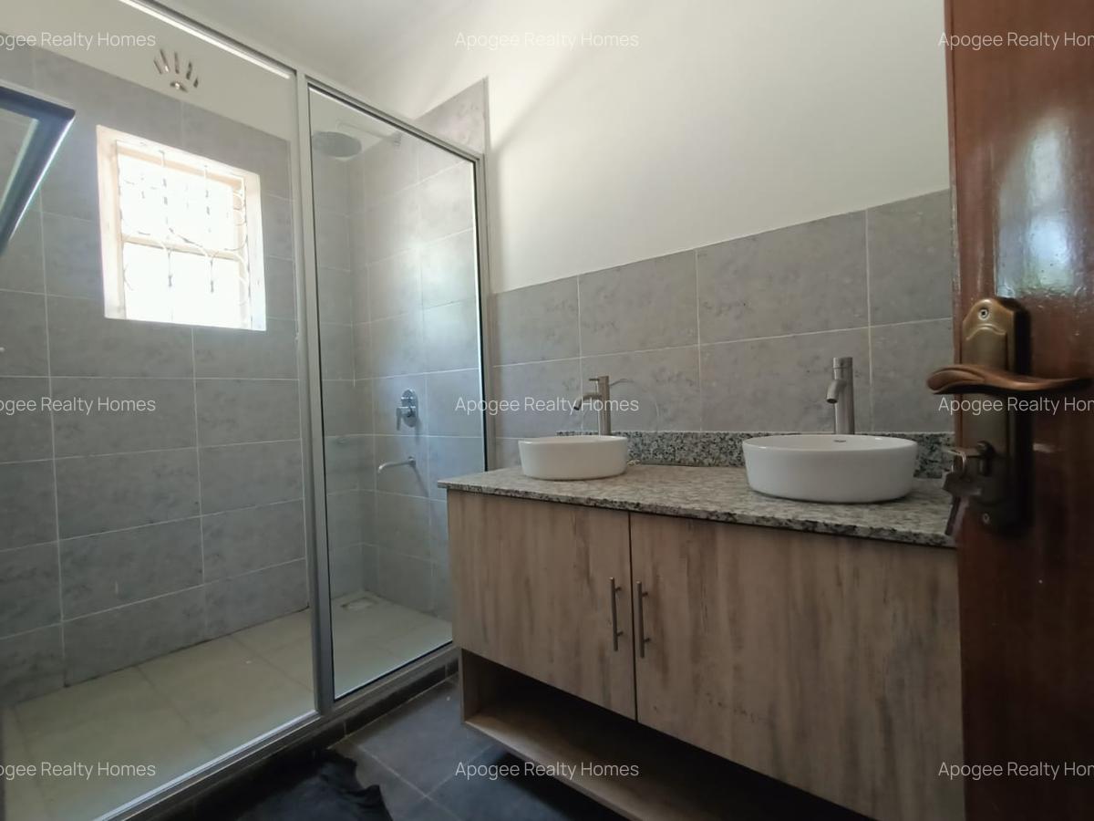 4 Bed House with En Suite at Westlands - 10