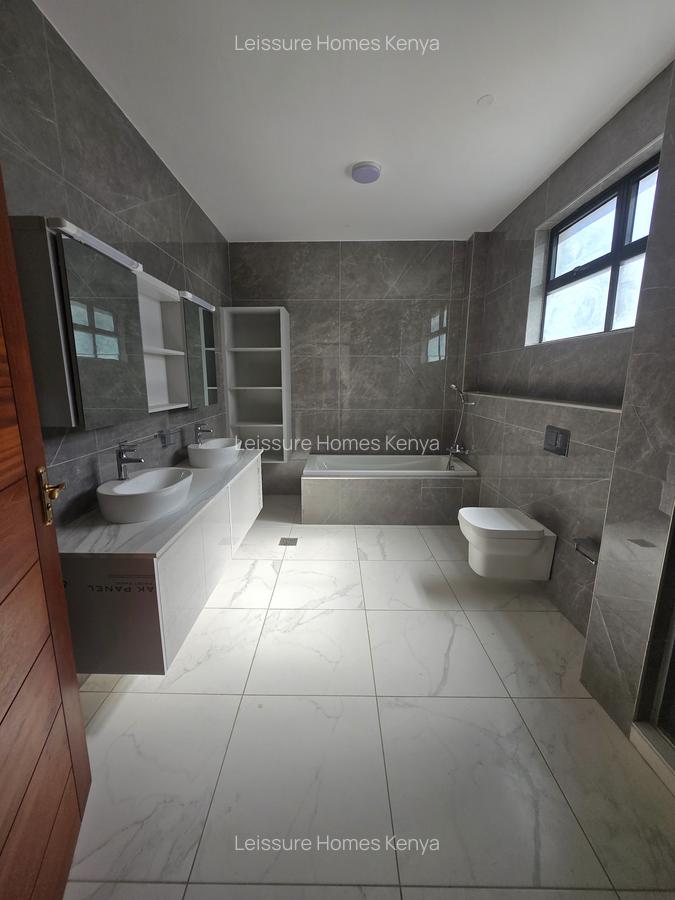 5 Bed Villa with En Suite at Apple Cross - 15