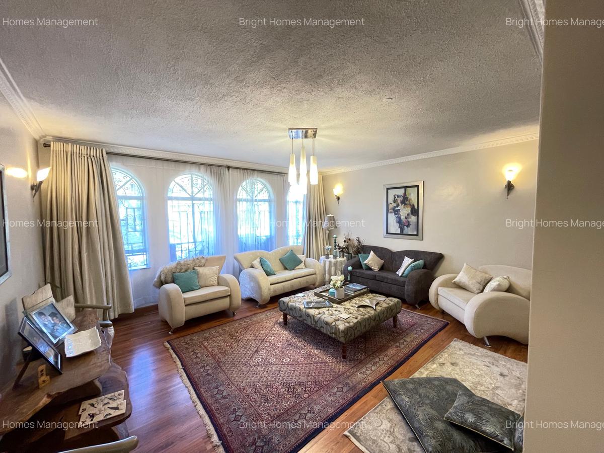 5 Bed Townhouse with Swimming Pool in Riverside - 4