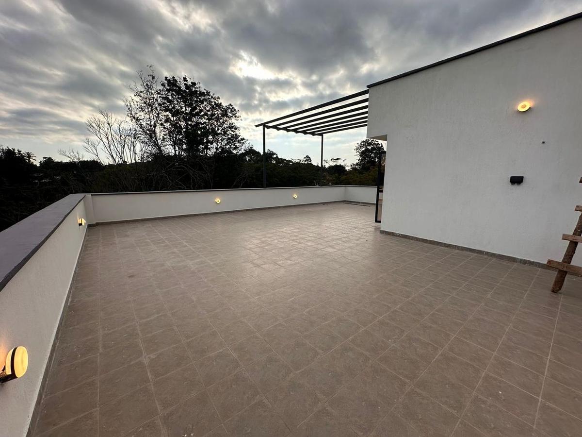 4 Bed Townhouse with En Suite in Lavington - 19