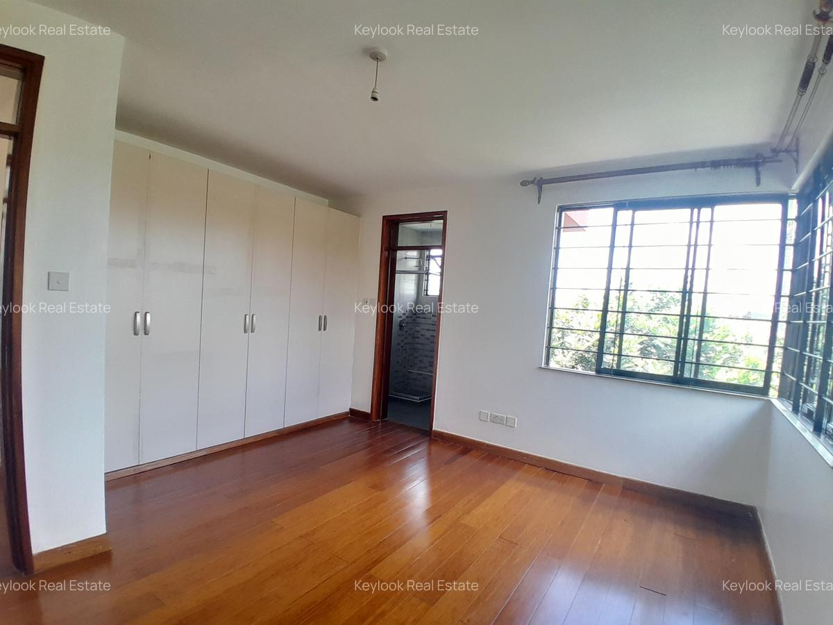 5 Bed Townhouse with En Suite at Lavington - 11