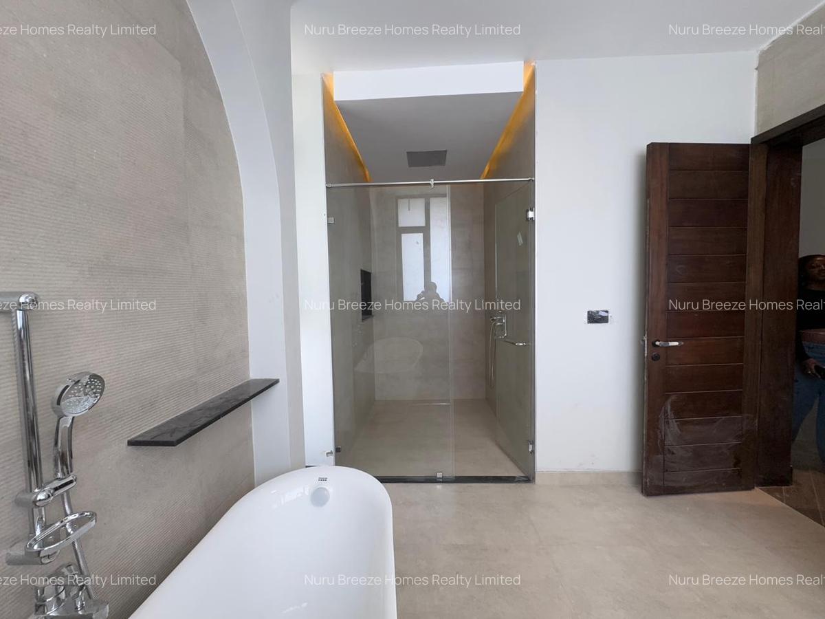 5 Bed Villa with En Suite in Nyari - 13