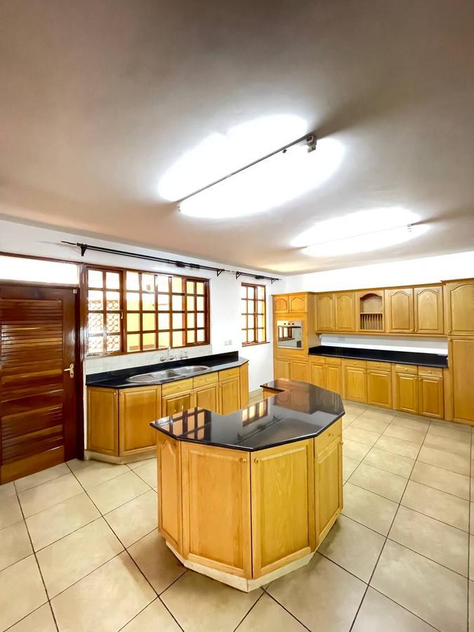 3 Bed Apartment with En Suite in Lavington - 6