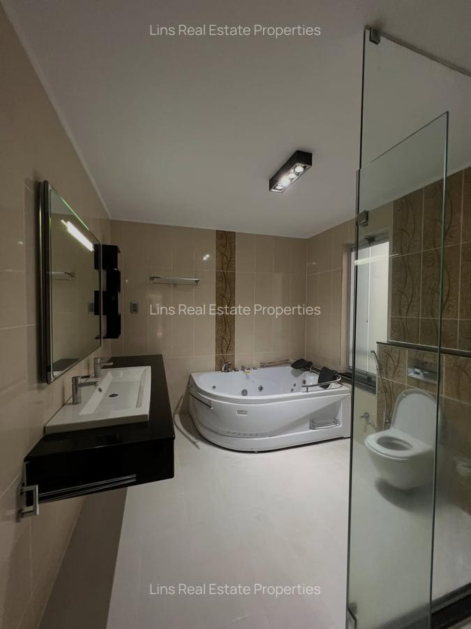 3 Bed Apartment with En Suite in Riverside - 17