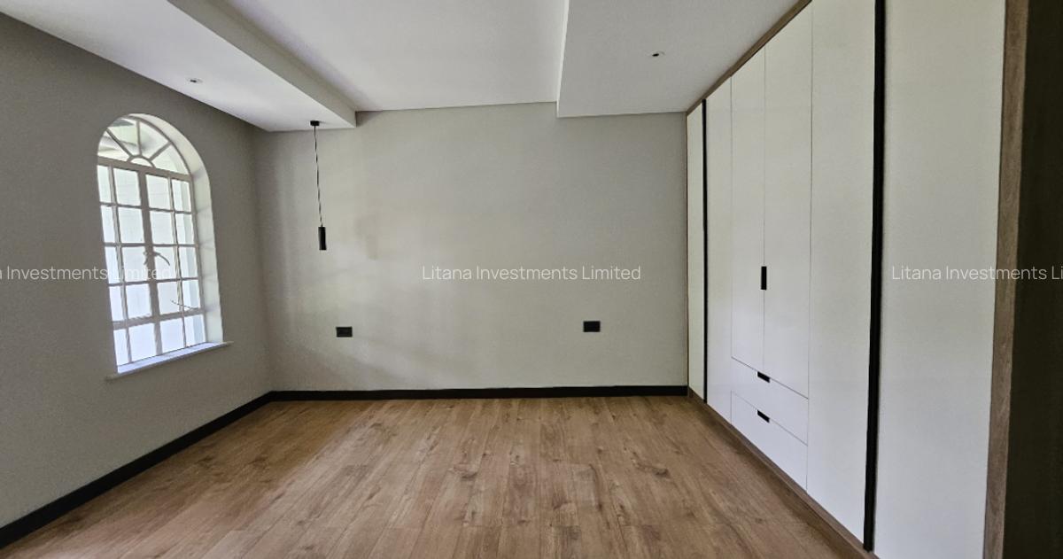 5 Bed House with En Suite at Old Runda - 6