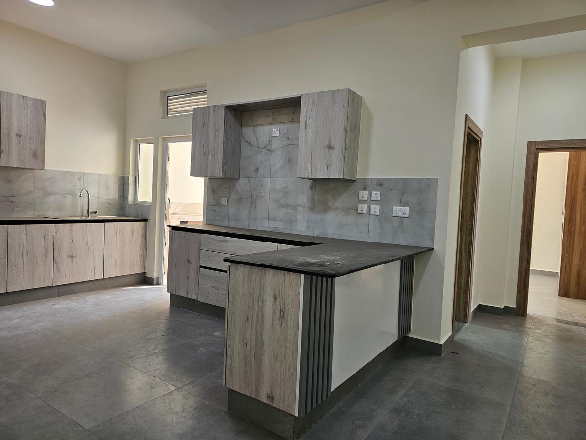 3 Bed Apartment with En Suite at Parklands - 10