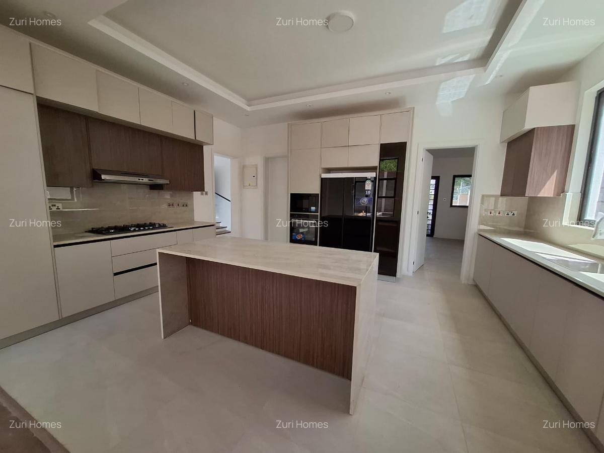 5 Bed Townhouse with En Suite in Lavington - 6