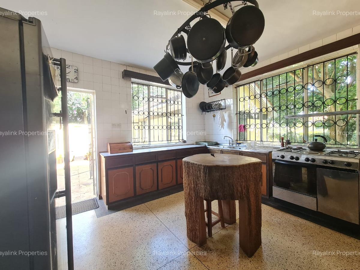 5 Bed House with En Suite at Nyari - 4