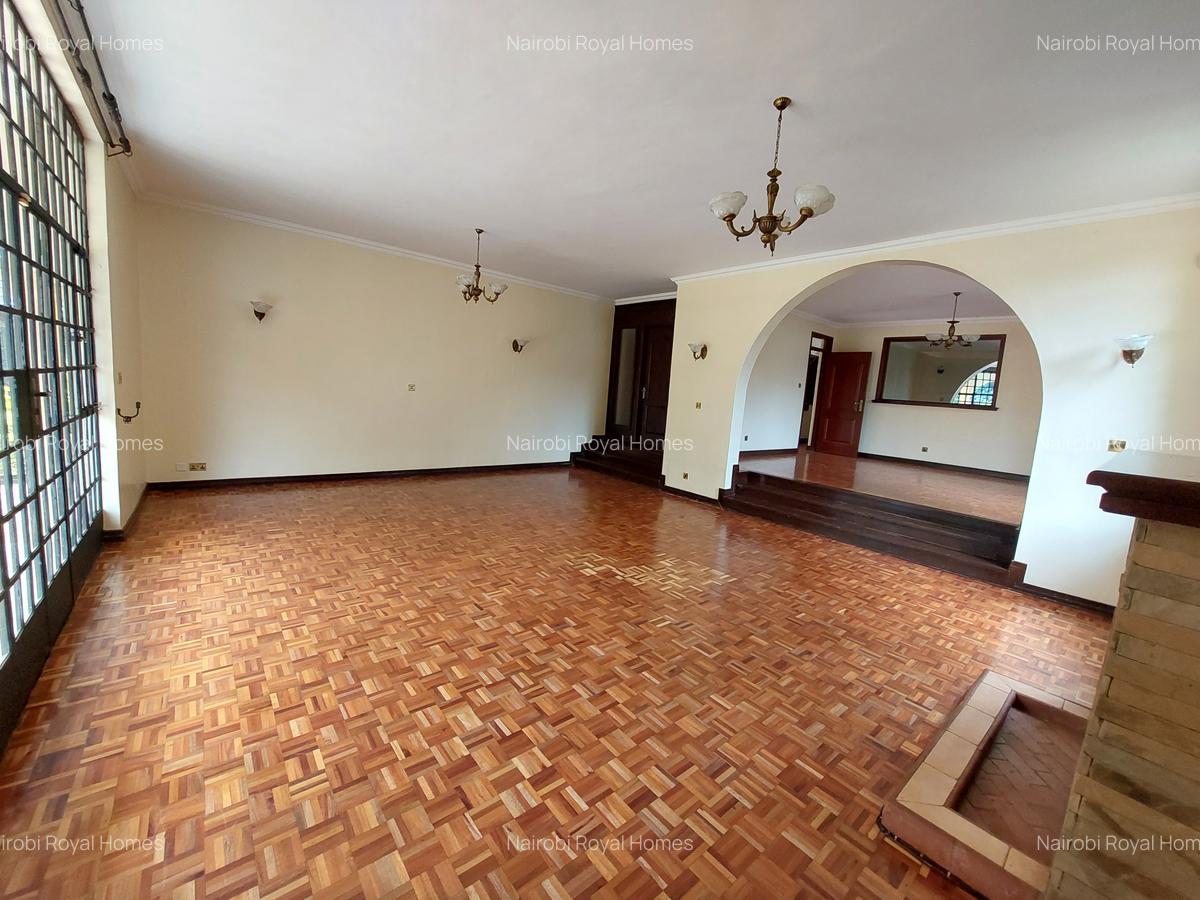 4 Bed House with En Suite at Acacia Drive - 14