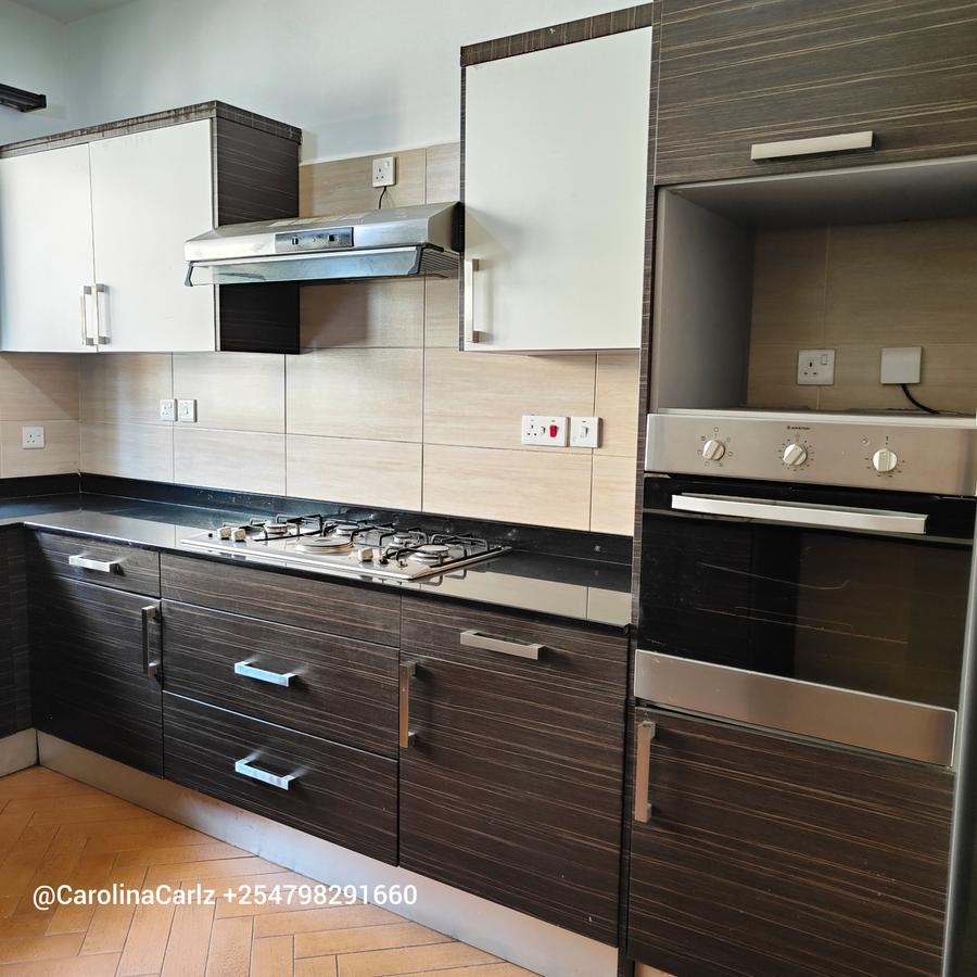 4 Bed Townhouse with En Suite at Brookside Drive - 14